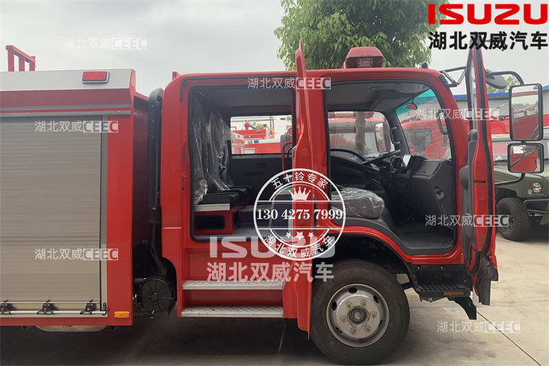 庆铃五十铃700P国六 3吨水罐消防车
