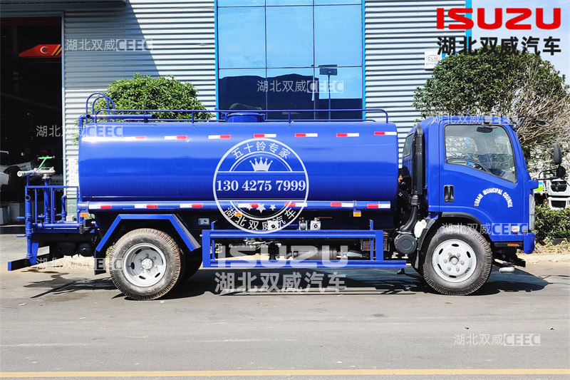庆铃五十铃国六 700P 8吨洒水车