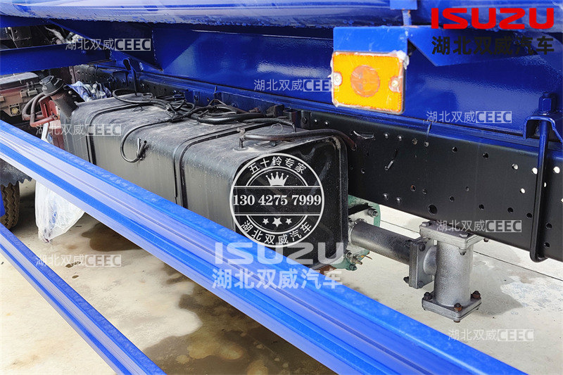 庆铃五十铃国六 700P 8吨洒水车