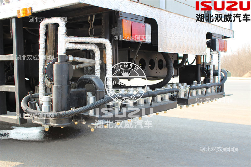 五十铃国六FTR 8方沥青洒布车