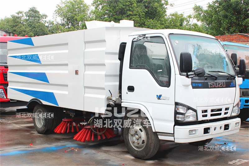 庆铃五十铃华通牌HCQ5070TSLQL6型扫路车