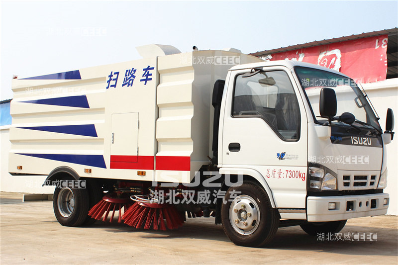 庆铃五十铃新东日牌YZR5070TSLQ6型扫路车