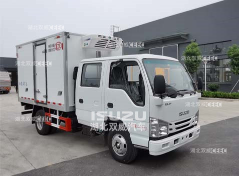 五十铃国六双排蓝牌伴君长兴牌AAA5041XLCQL6冷藏车