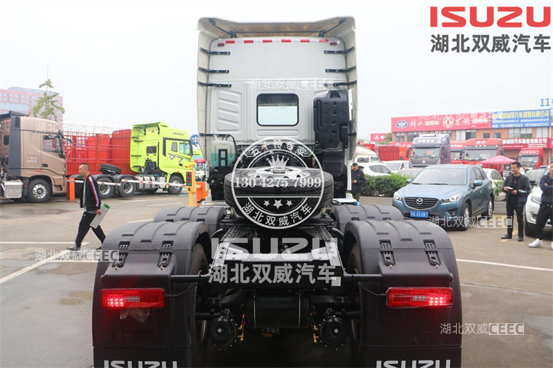 庆铃 五十铃 巨咖VC66 520马力 6×4牵引车
