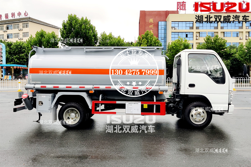 出口热销车型！庆铃五十铃100P 国五6方加油车 油罐车