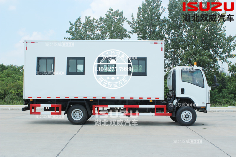 出口定制！五十铃700P全驱厢式运兵车 
