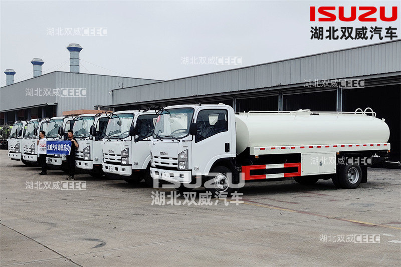 五十铃700P饮用水车批量发车 (1).jpg
