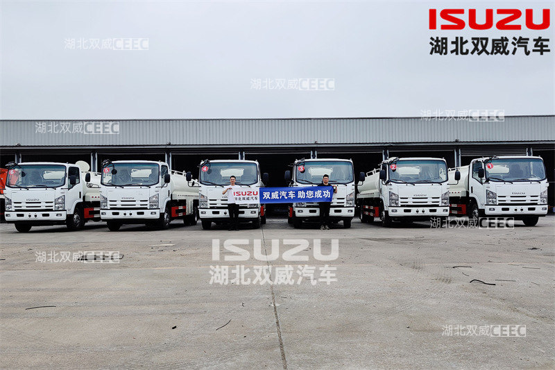 五十铃700P饮用水车批量发车 (2).jpg