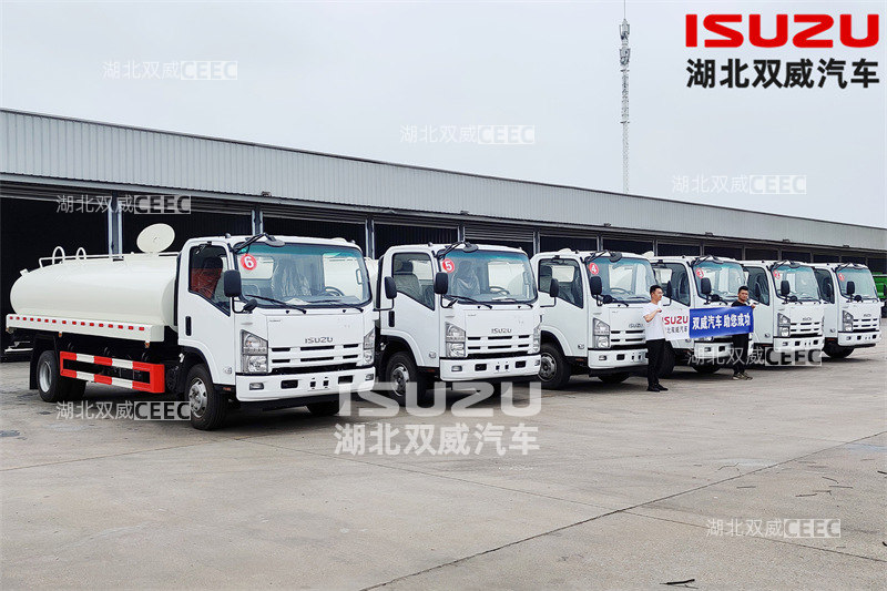 五十铃700P饮用水车批量发车 (3).jpg