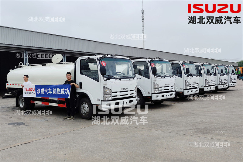 五十铃700P饮用水车批量发车 (4).jpg