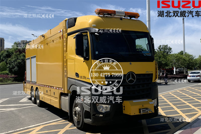 奔驰消防车.jpg