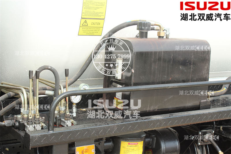 1. ISUZU ELF 8000Liters Sewage Tanker truck export to Djibouti (6).jpg