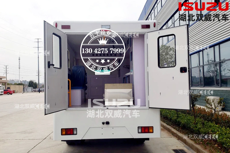 医疗救护车 (14).jpg