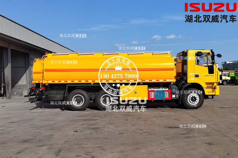 红岩8×4油罐车 (5).jpg