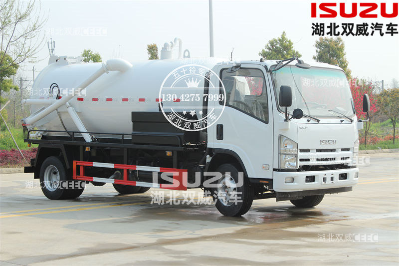 1. ISUZU ELF 8000Liters Sewage Tanker truck export to Djibouti (4).jpg